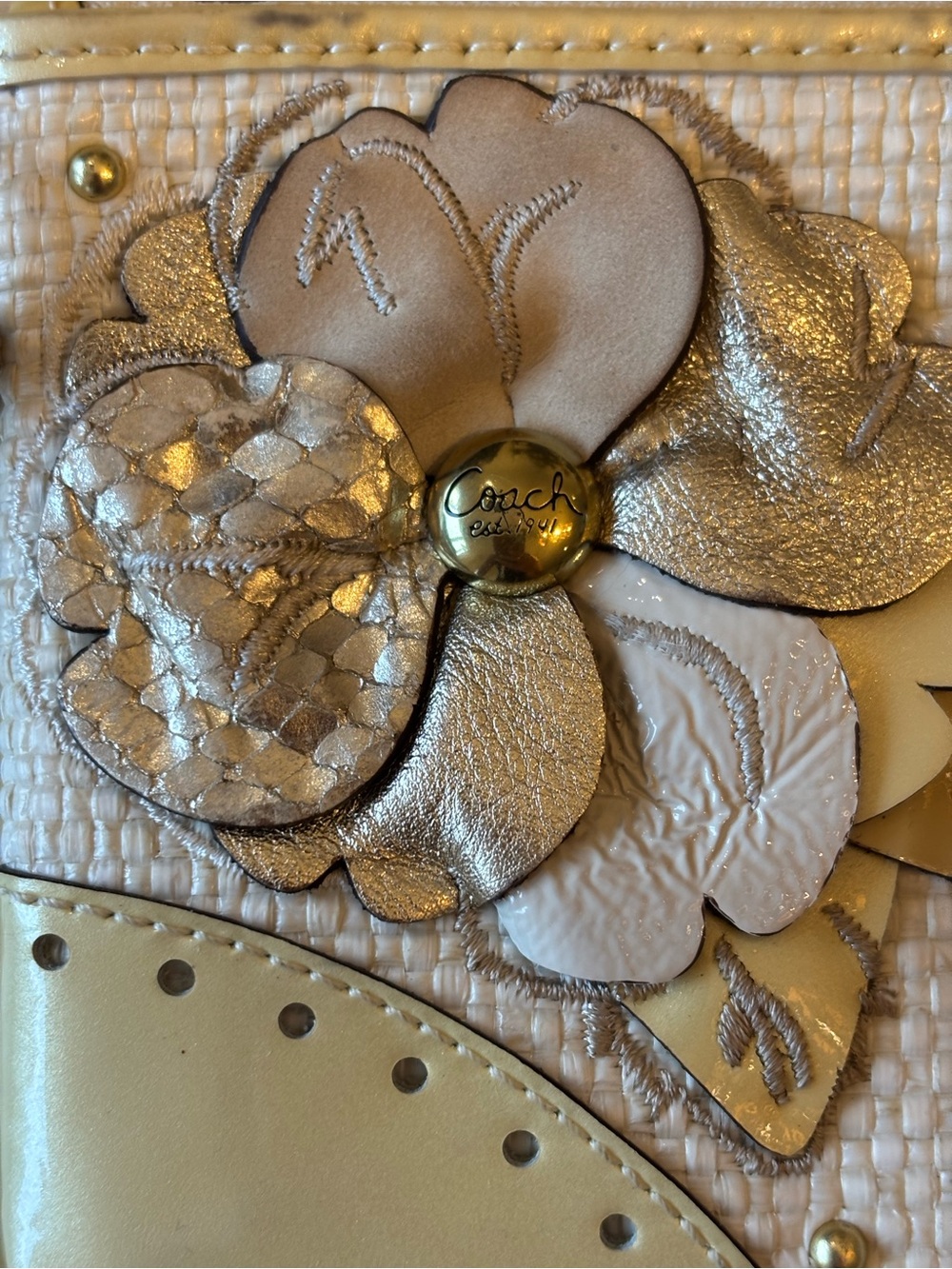 COACH, floral applique wristlet! - Picture 5 of 7